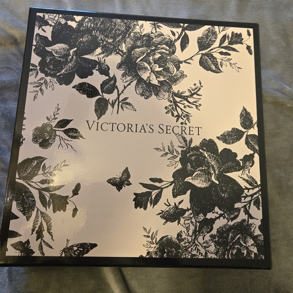 VS Plaid Pajama Set Med - Picture 3 of 3